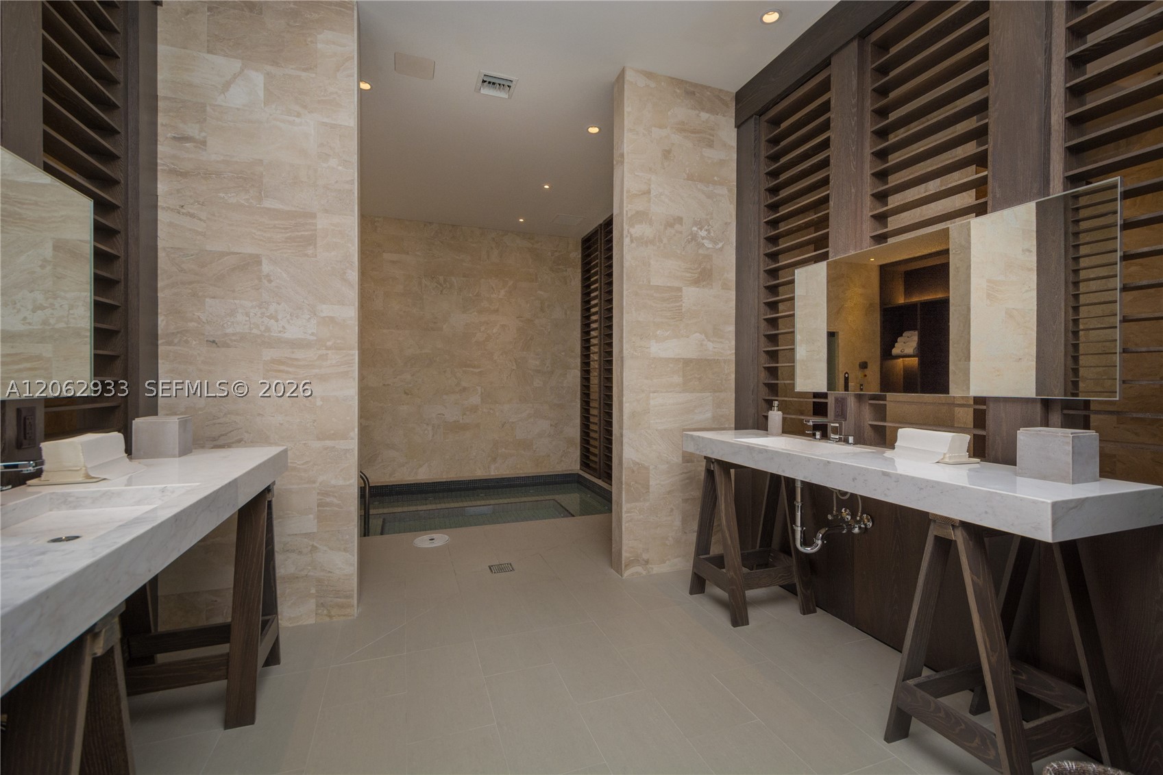 360 Ocean Dr #904S Key Biscayne, FL 33149