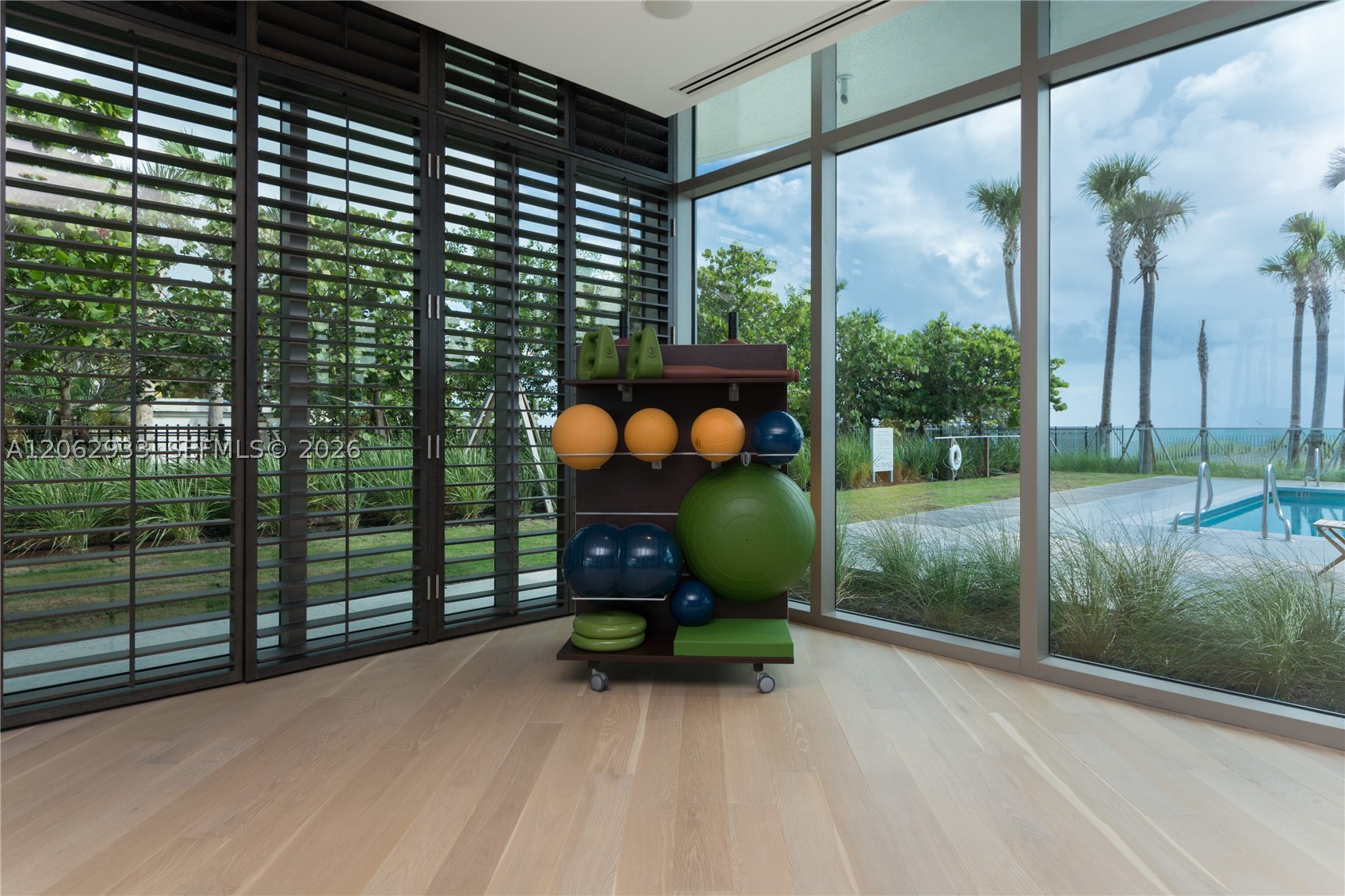 360 Ocean Dr #904S Key Biscayne, FL 33149