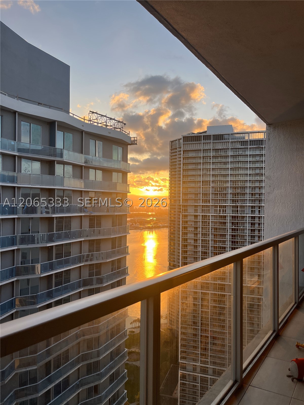 image 500 Brickell West17