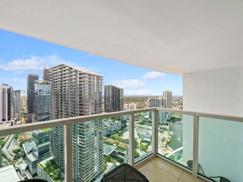 image Brickell on the River South16