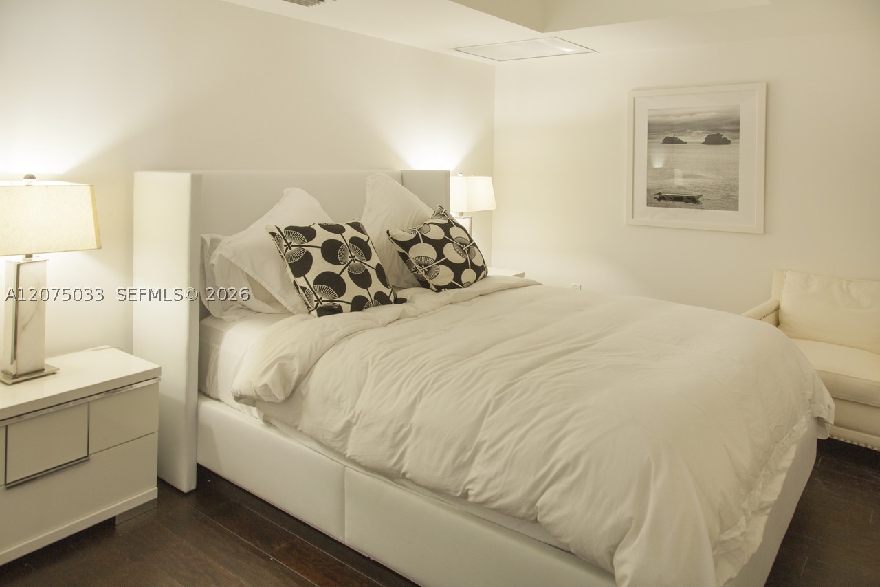 image Icon Brickell I16