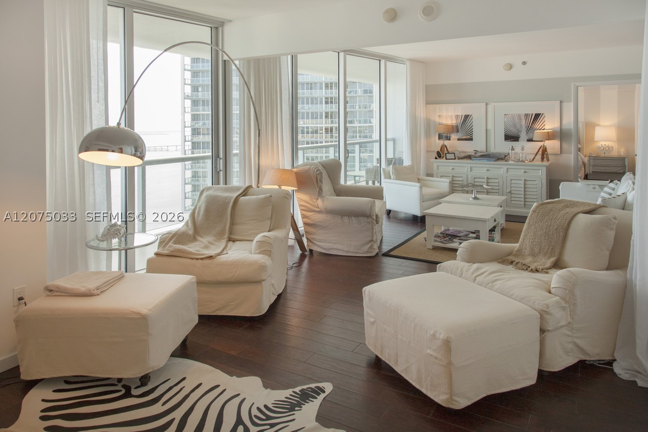 image Icon Brickell I8