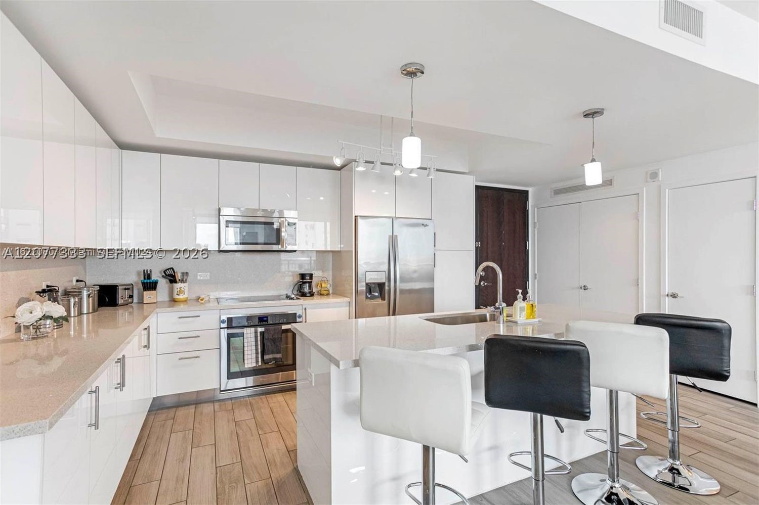 image Nine at Mary Brickell Village5