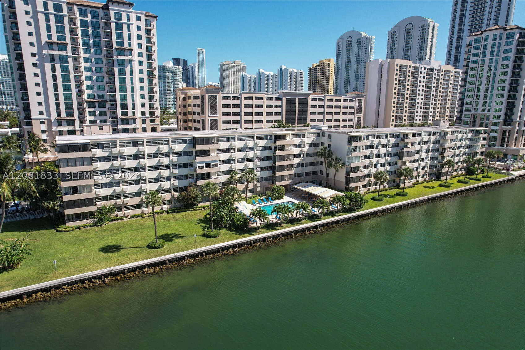220 Kings Pt Dr #304