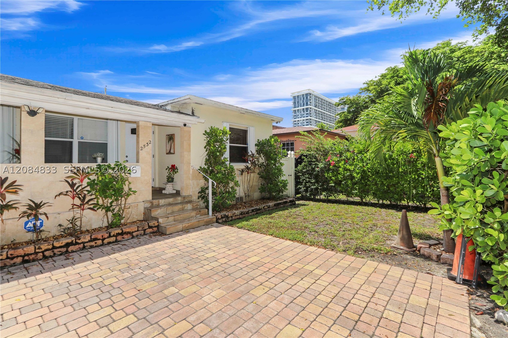 2532 SW 27th St Miami, FL 33133