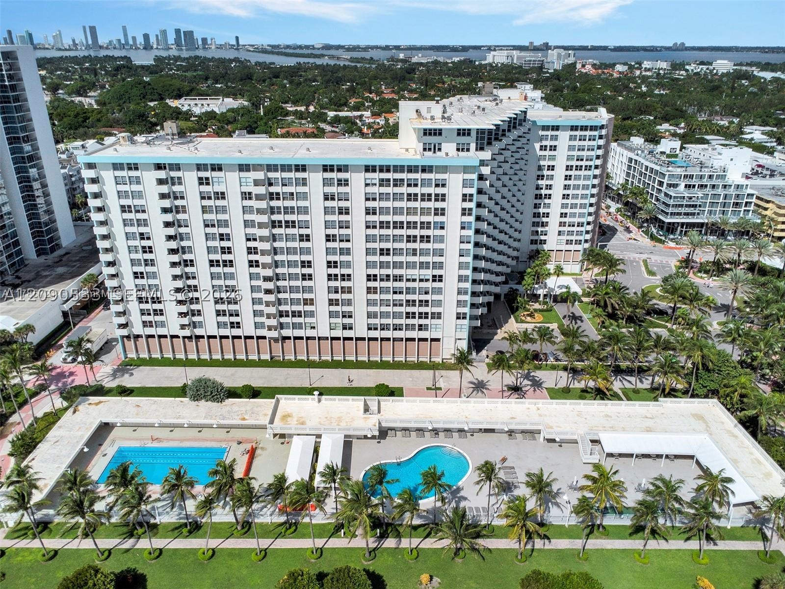 2899 Collins Ave #1216