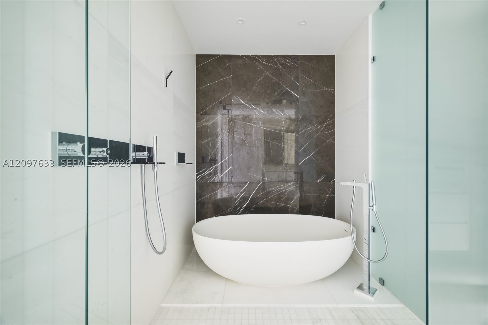 image Aston Martin Residences24