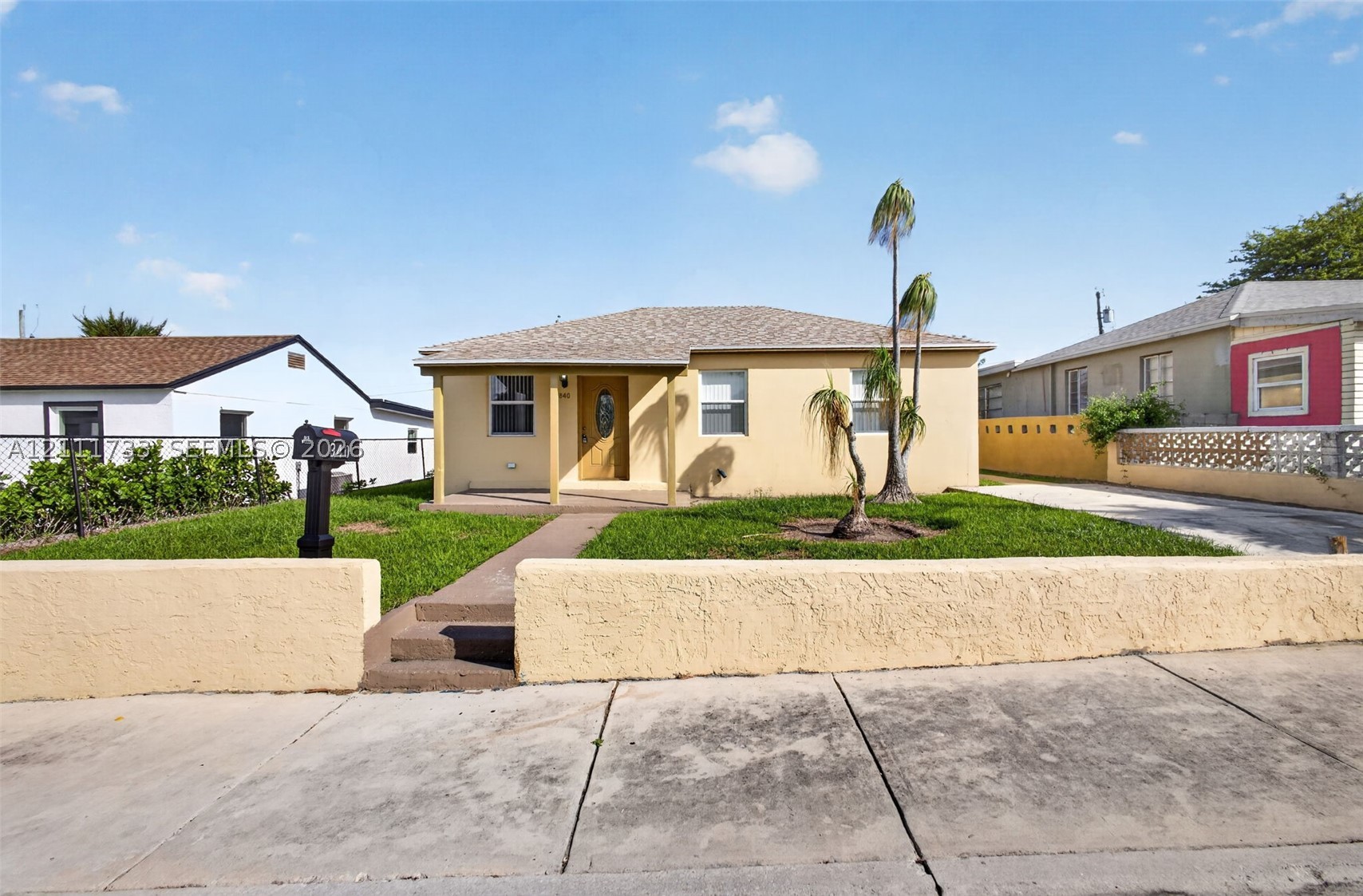 840 W 4th St
