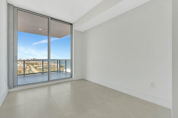 220 Lake Shr #2105 Lake Park, FL 33403