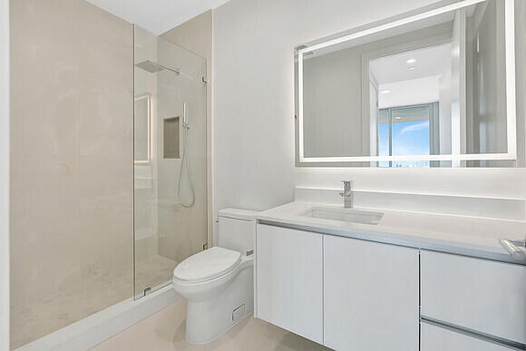 220 Lake Shr #2105 Lake Park, FL 33403