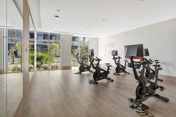 220 Lake Shr #2105 Lake Park, FL 33403