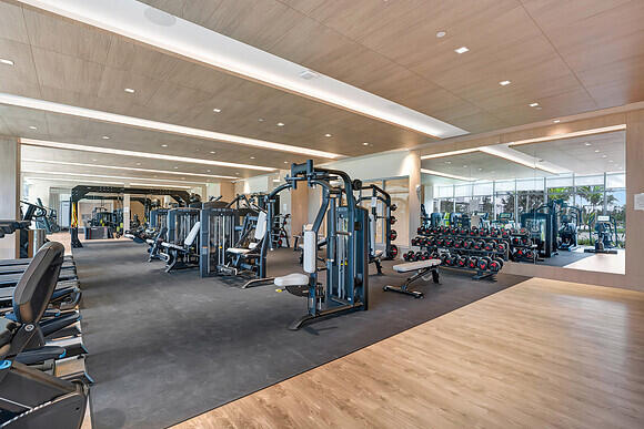 220 Lake Shr #2105 Lake Park, FL 33403