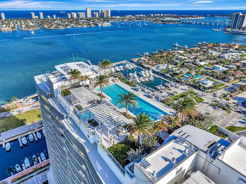 220 Lake Shr #2105 Lake Park, FL 33403