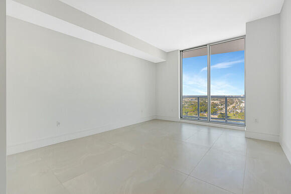 220 Lake Shr #2105 Lake Park, FL 33403