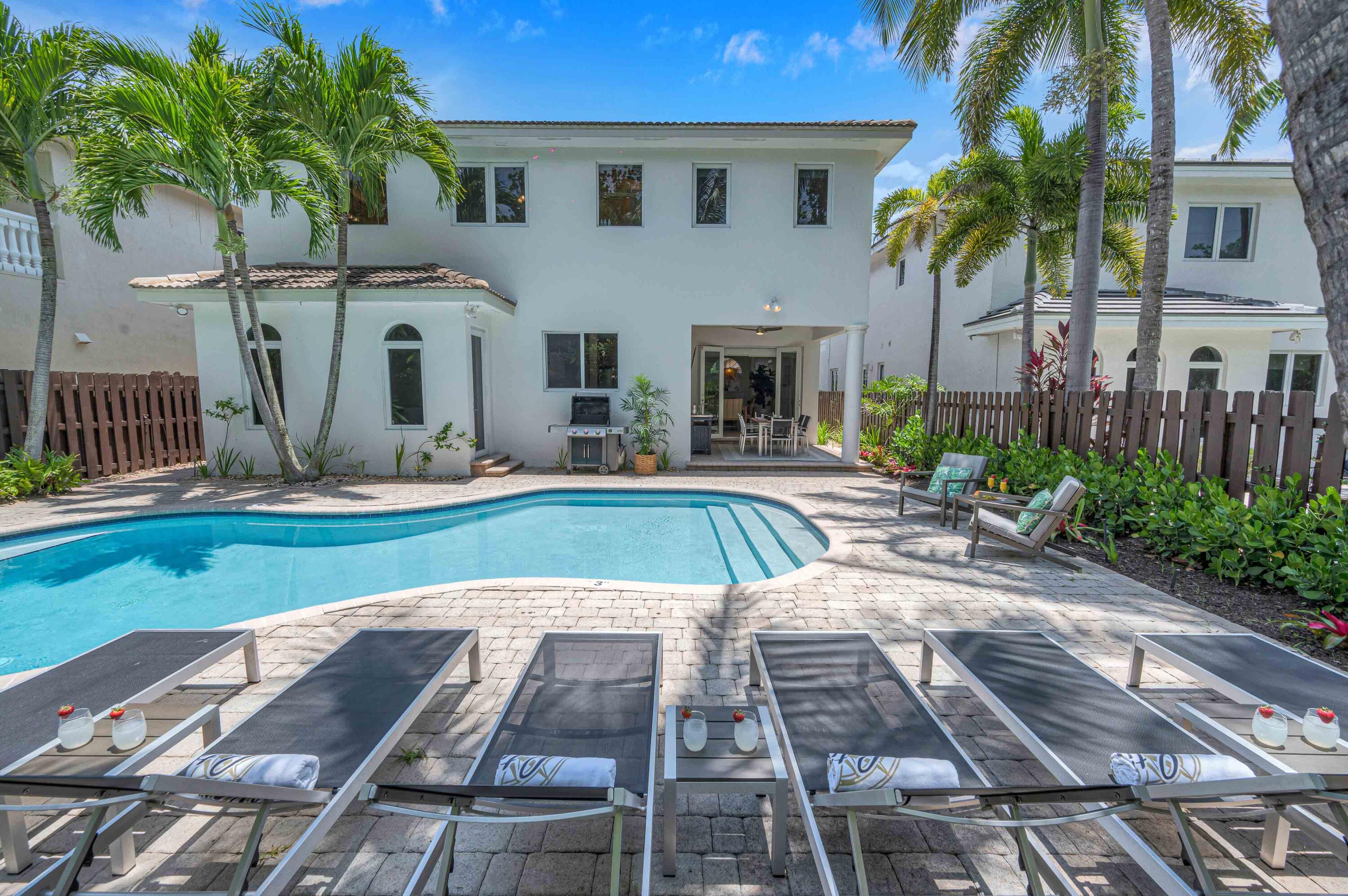 3315 NE 17th Fort Lauderdale, FL 33305