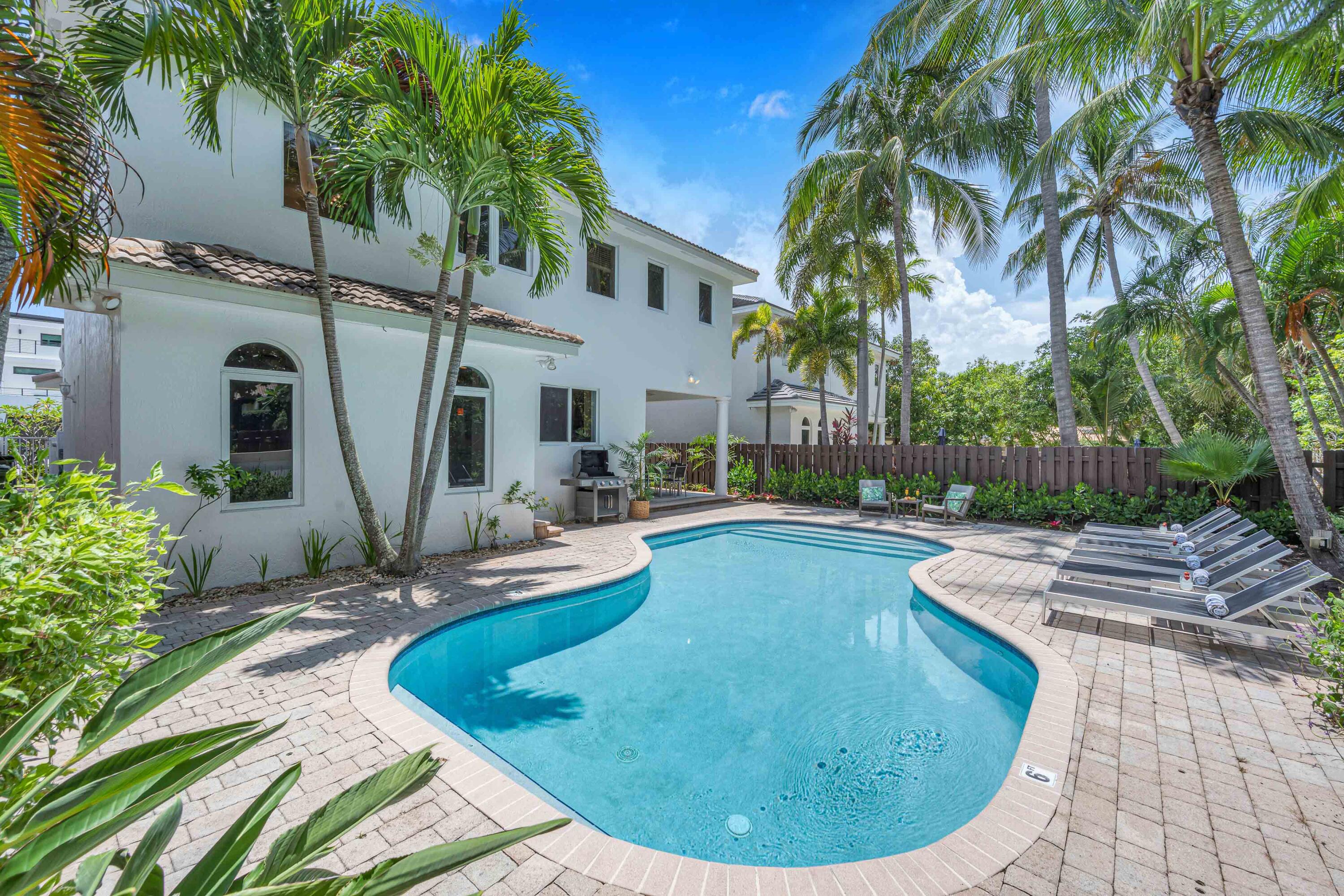 3315 NE 17th Fort Lauderdale, FL 33305