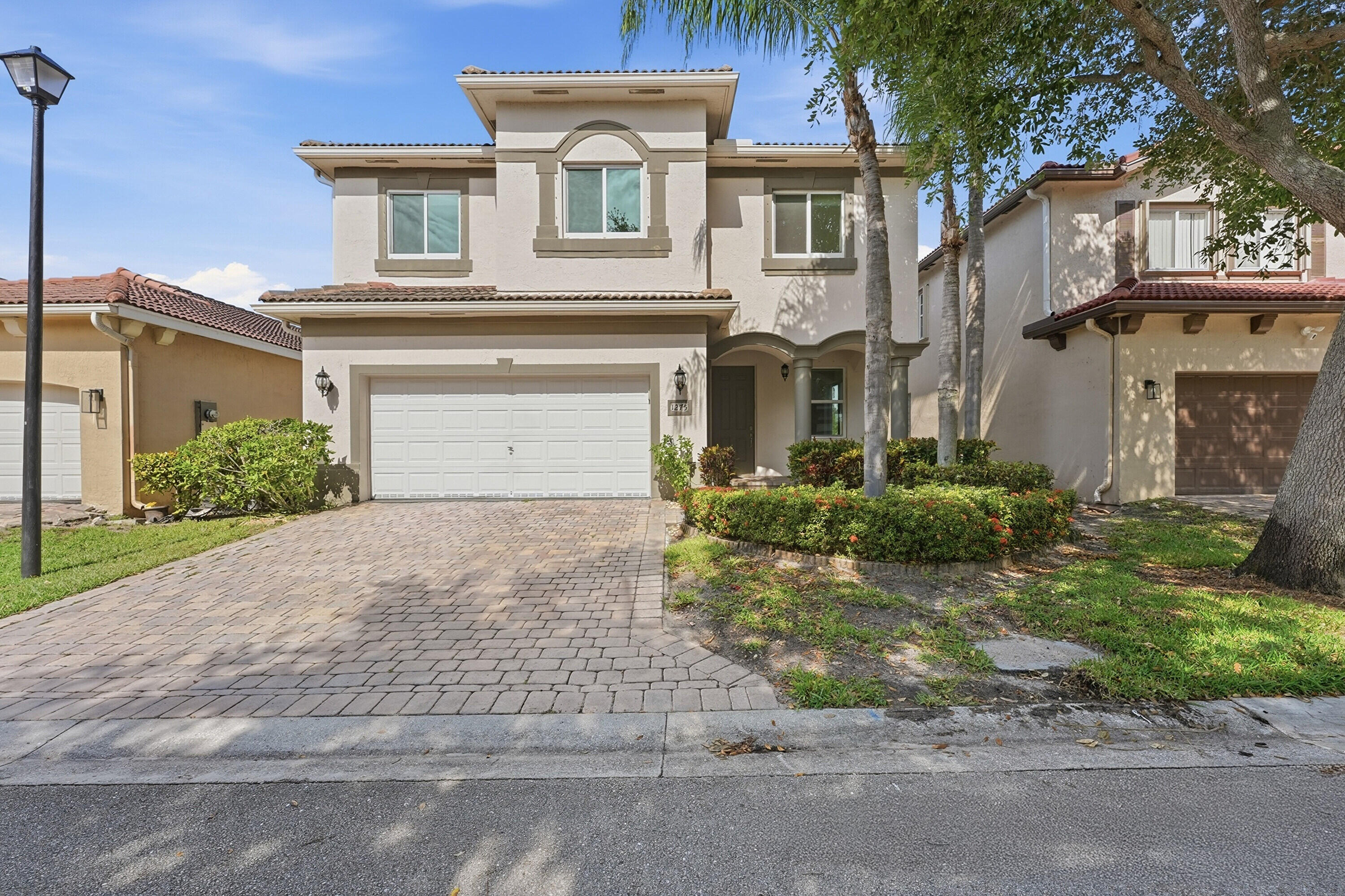 1275 Rosegate