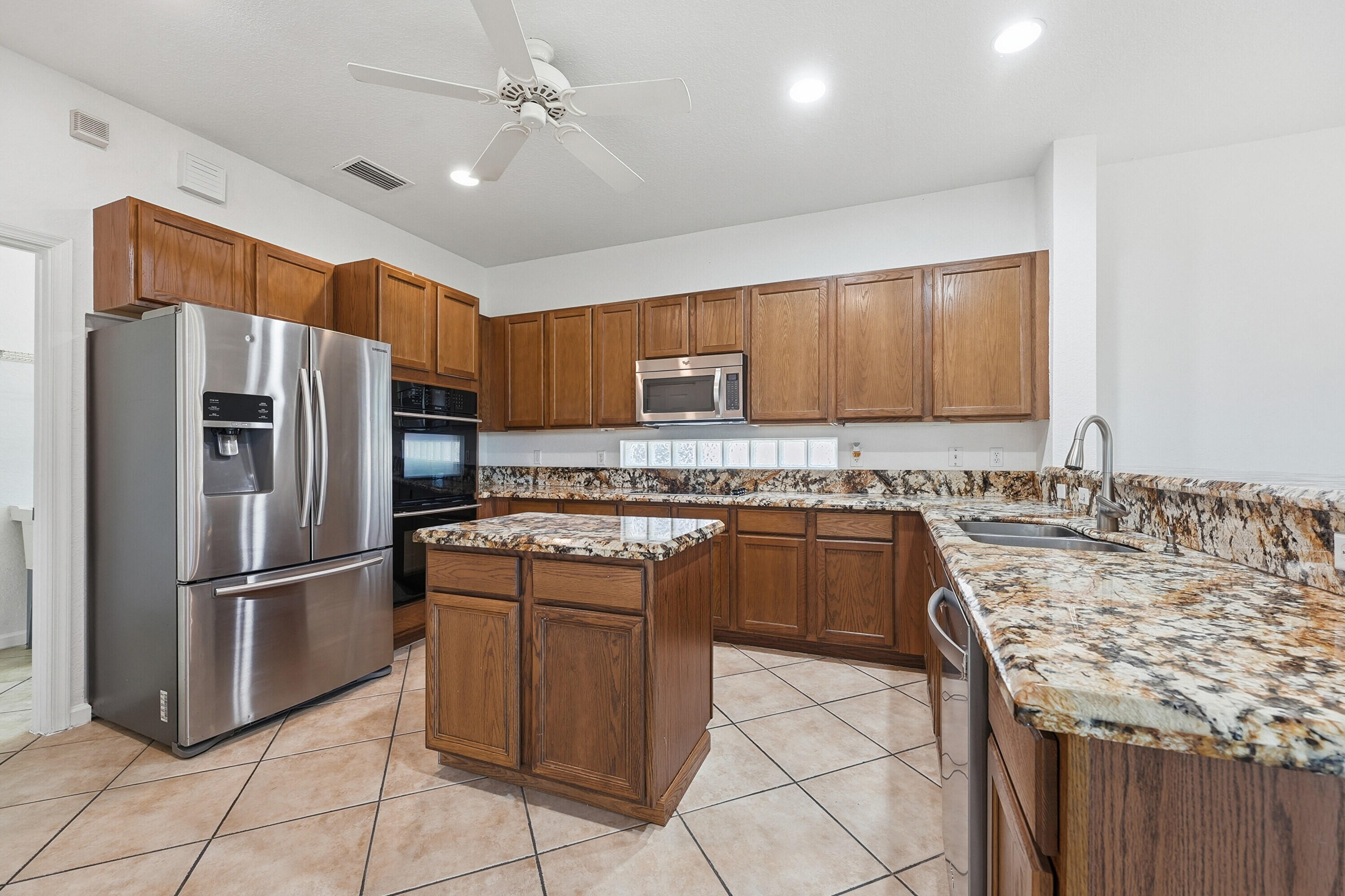 1275 Rosegate Riviera Beach, FL 33404