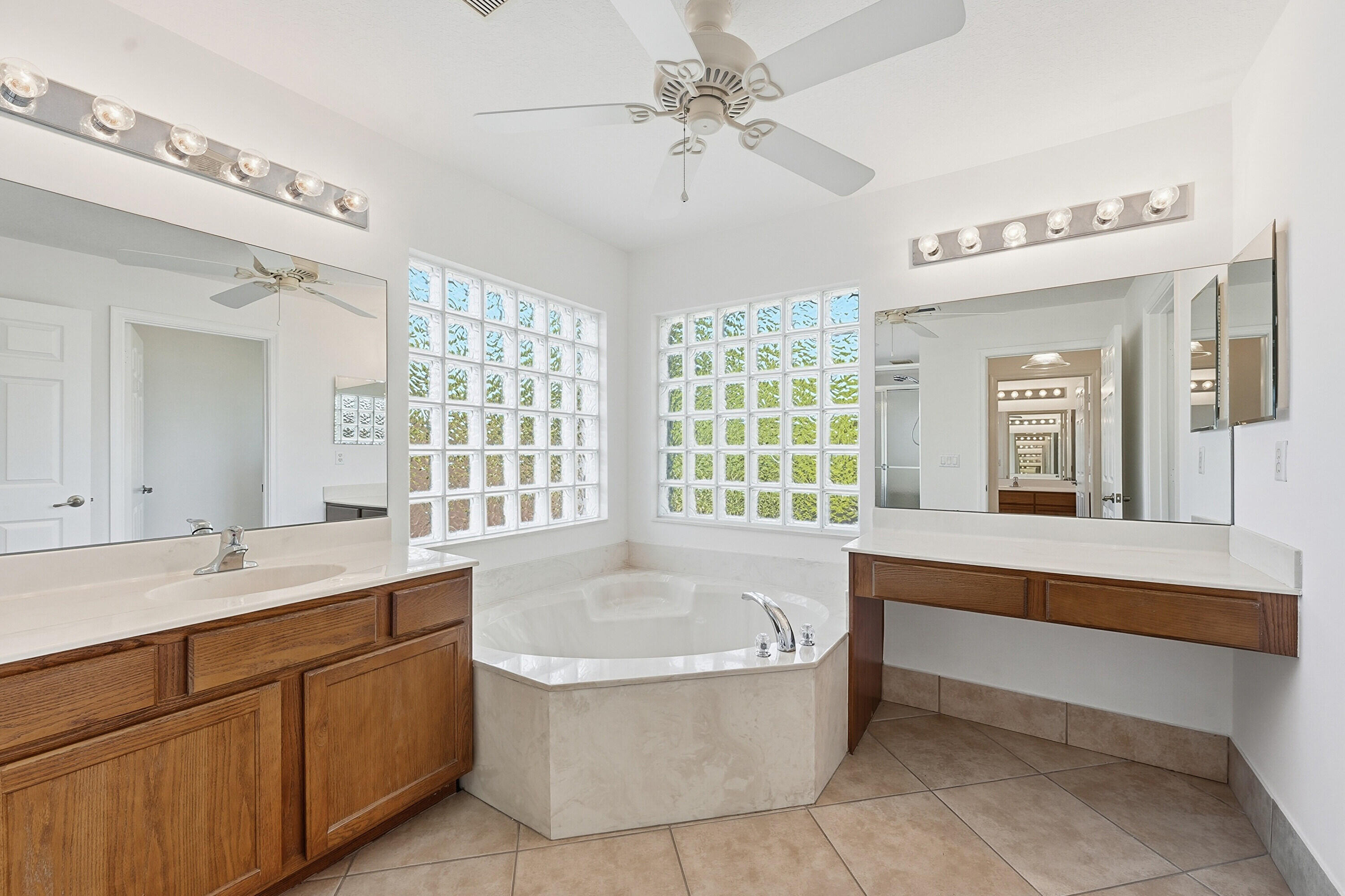 1275 Rosegate Riviera Beach, FL 33404