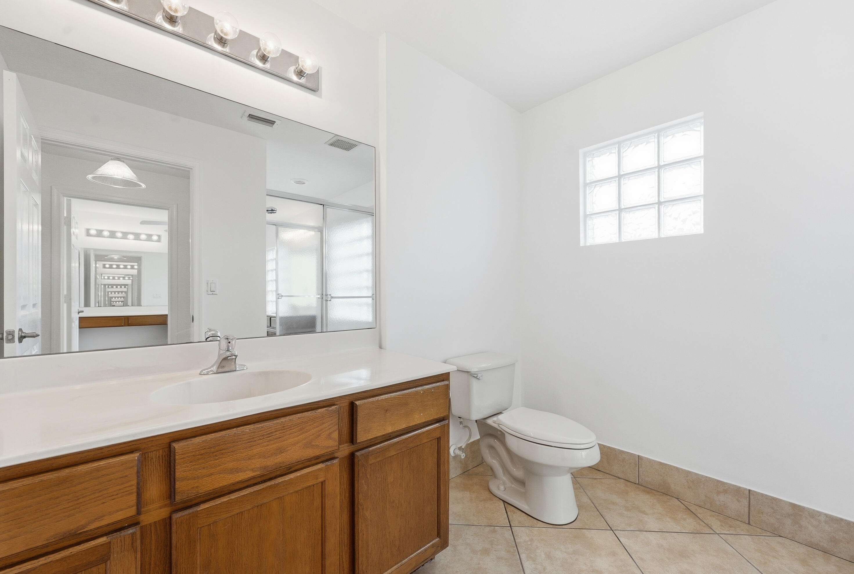 1275 Rosegate Riviera Beach, FL 33404