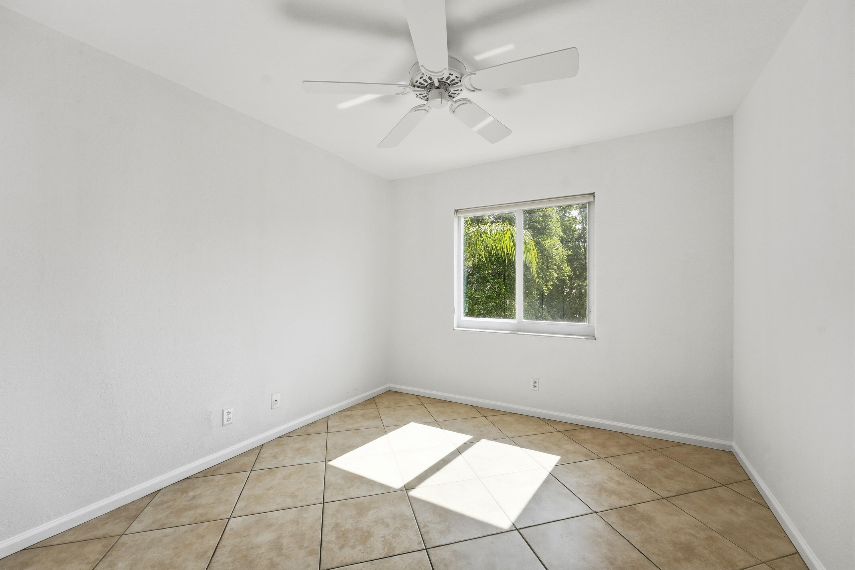 1275 Rosegate Riviera Beach, FL 33404