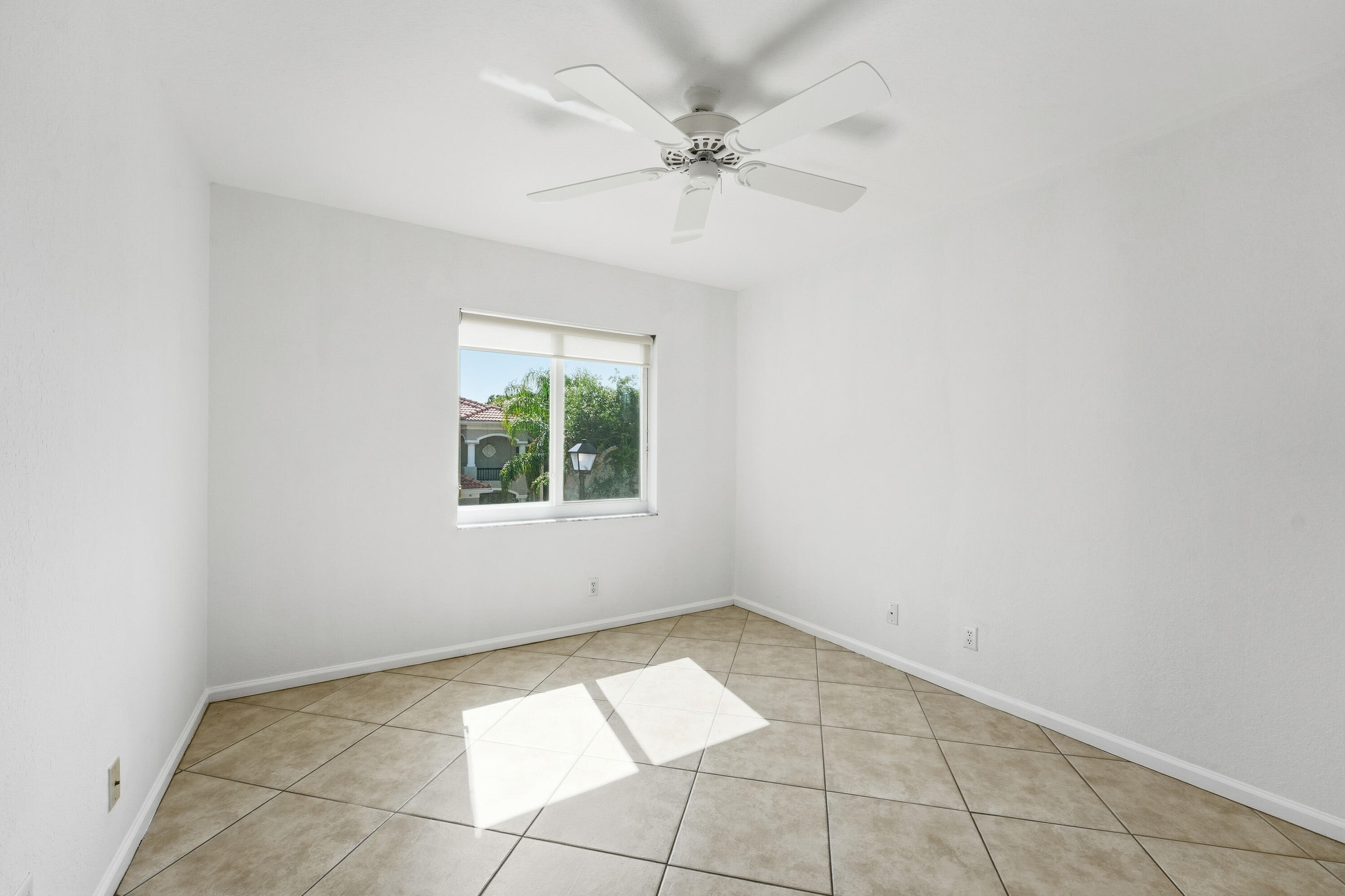 1275 Rosegate Riviera Beach, FL 33404