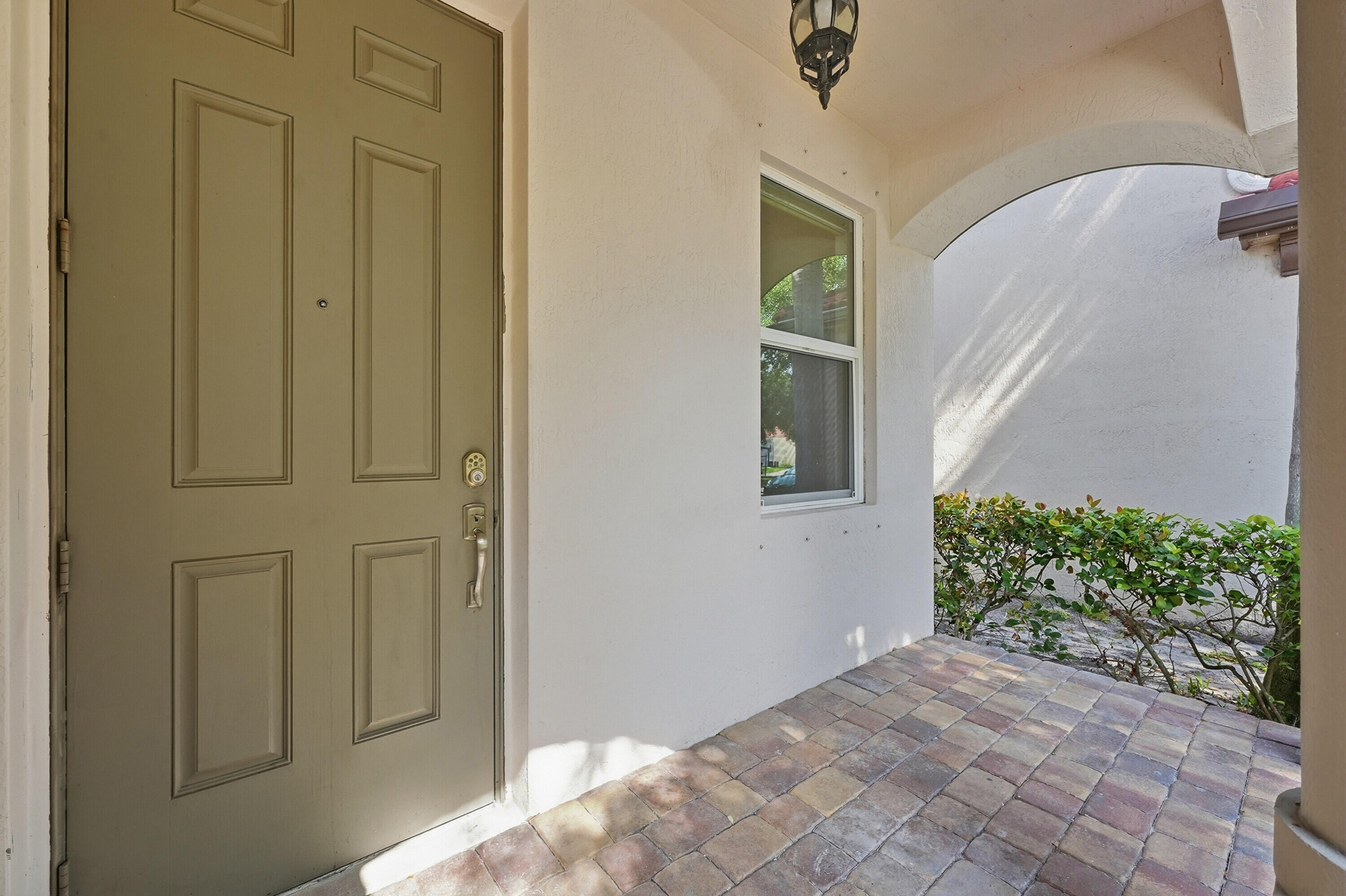 1275 Rosegate Riviera Beach, FL 33404