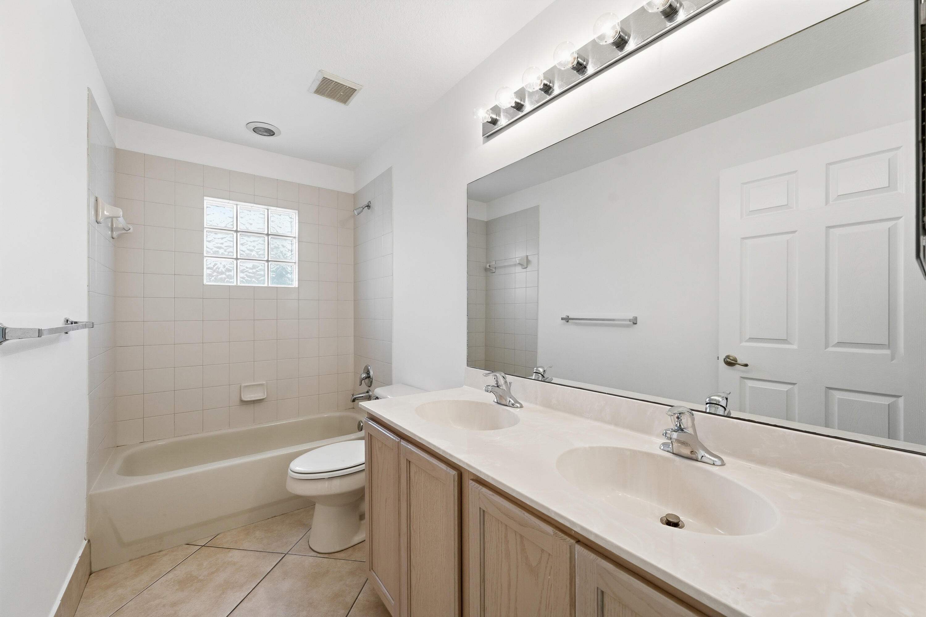 1275 Rosegate Riviera Beach, FL 33404