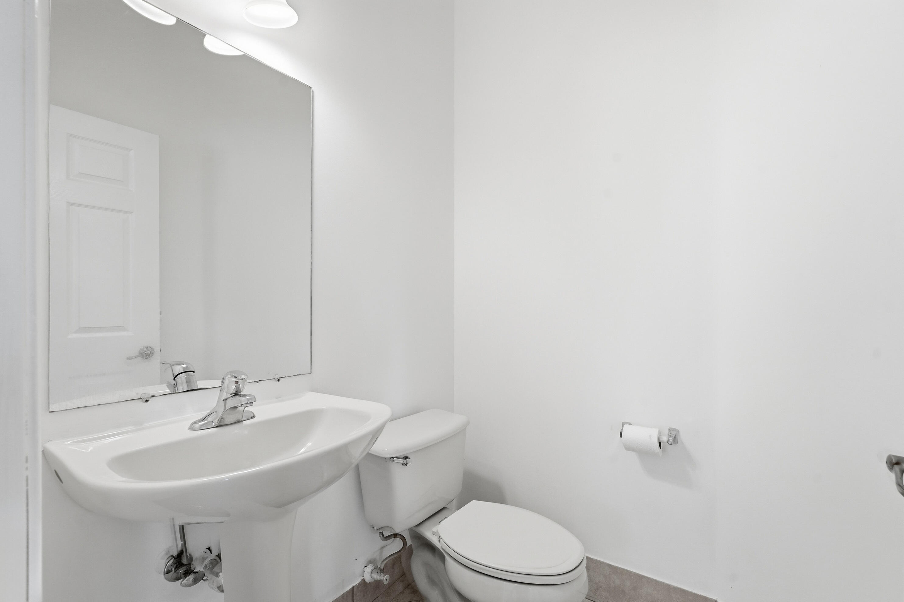 1275 Rosegate Riviera Beach, FL 33404