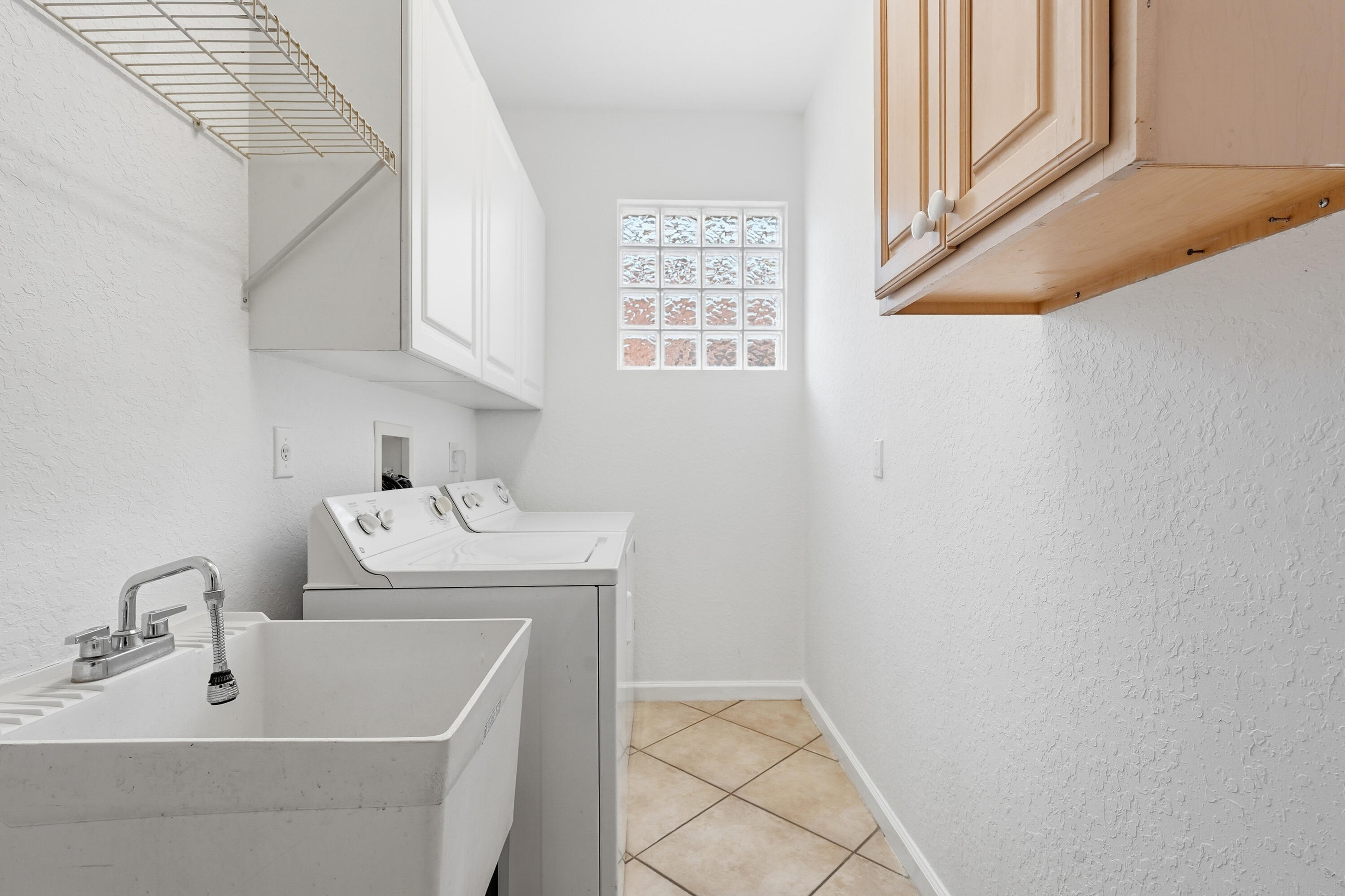 1275 Rosegate Riviera Beach, FL 33404