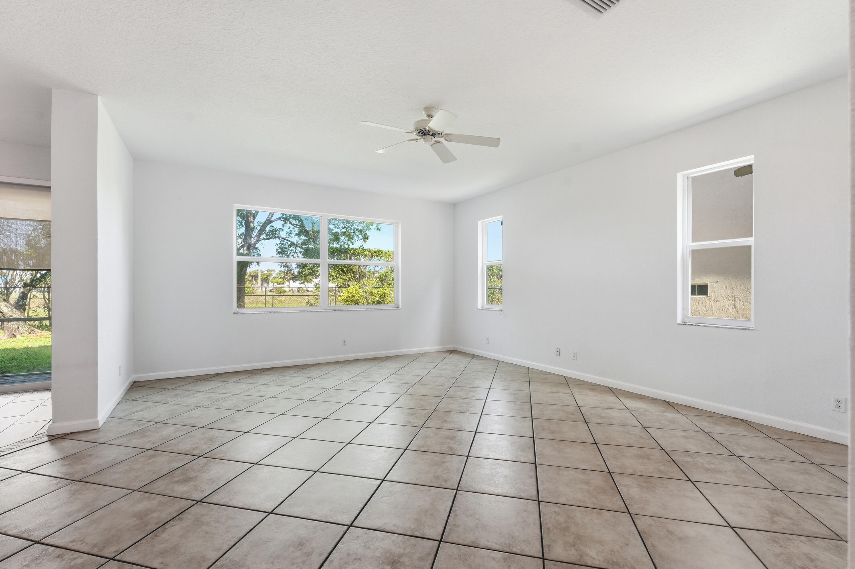 1275 Rosegate Riviera Beach, FL 33404