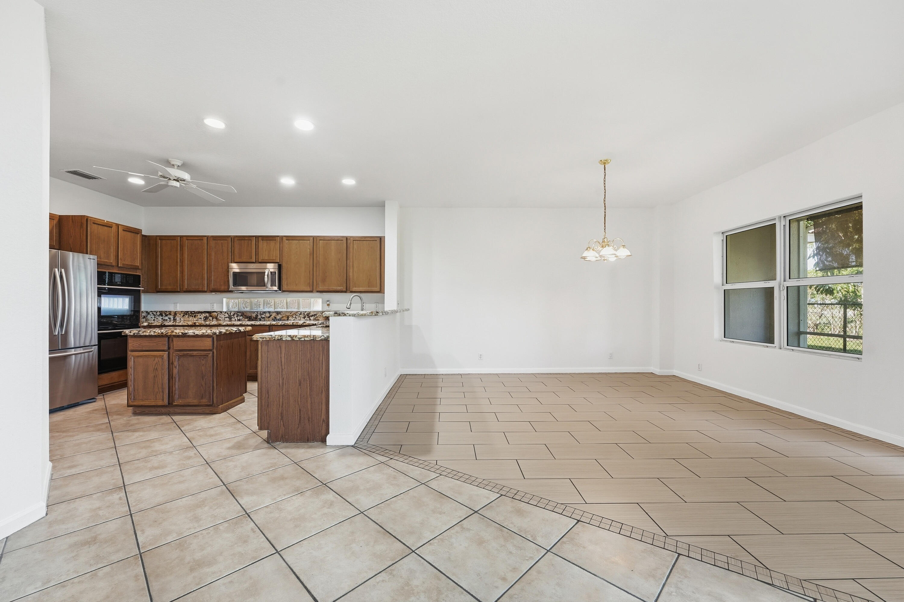 1275 Rosegate Riviera Beach, FL 33404