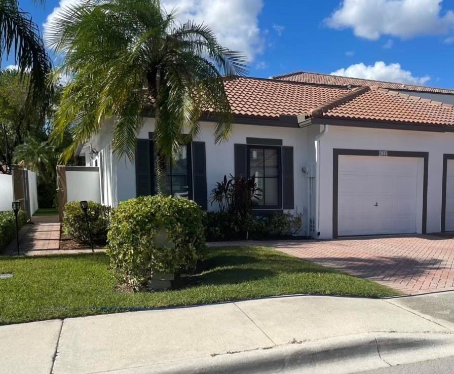 692 SW 158th