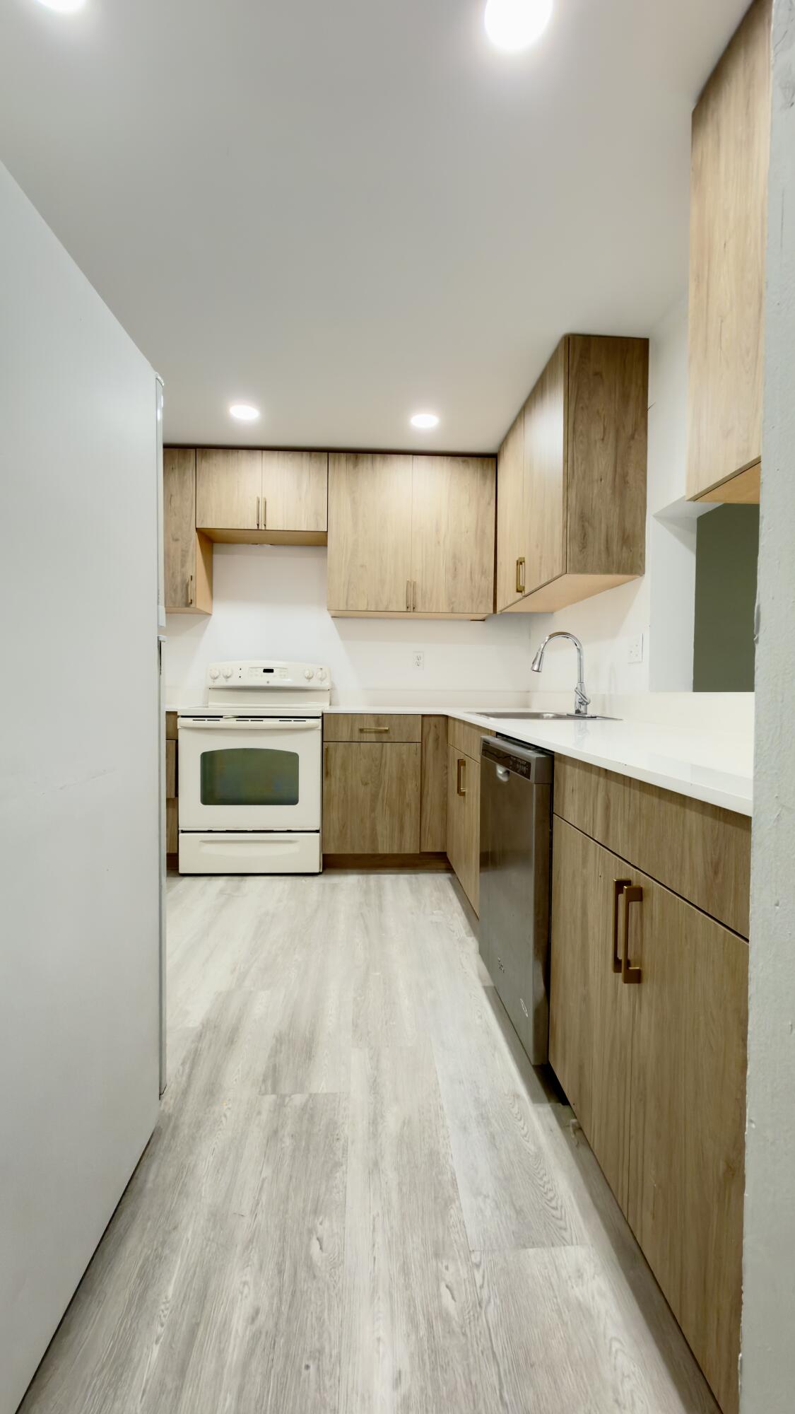 4364 NW 9th #15-2a