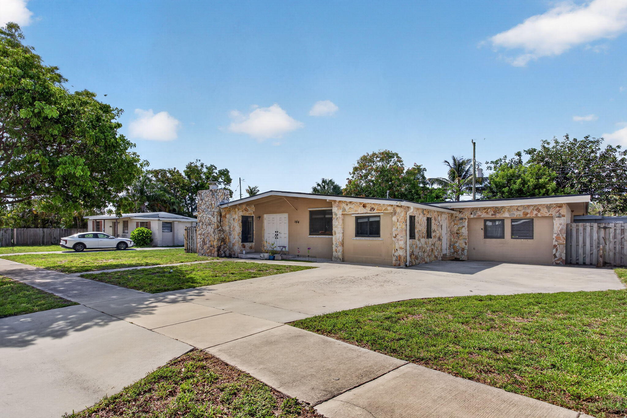 1914 NE 53rd Pompano Beach, FL 33064
