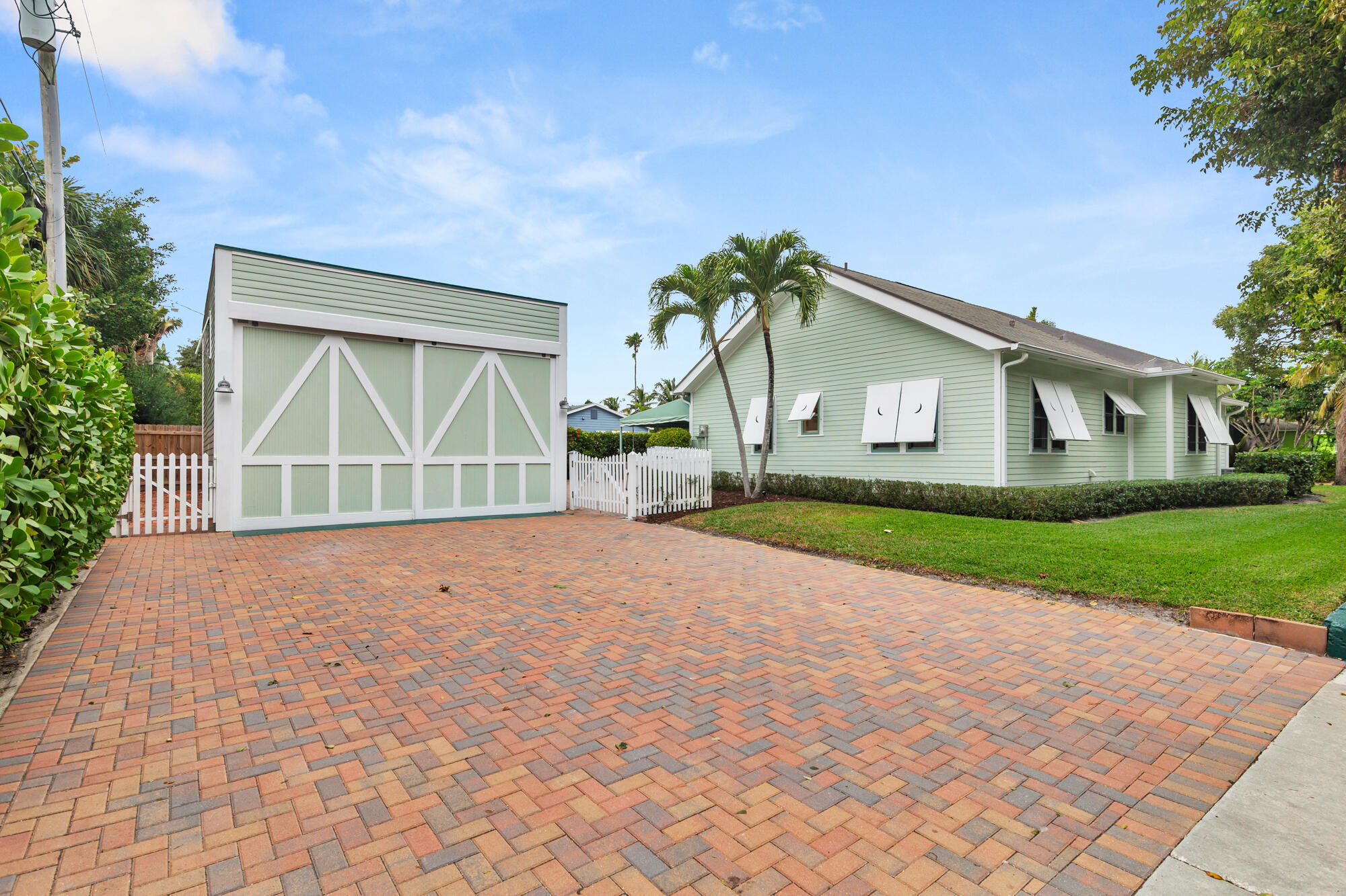 800 Kanuga West Palm Beach, FL 33401