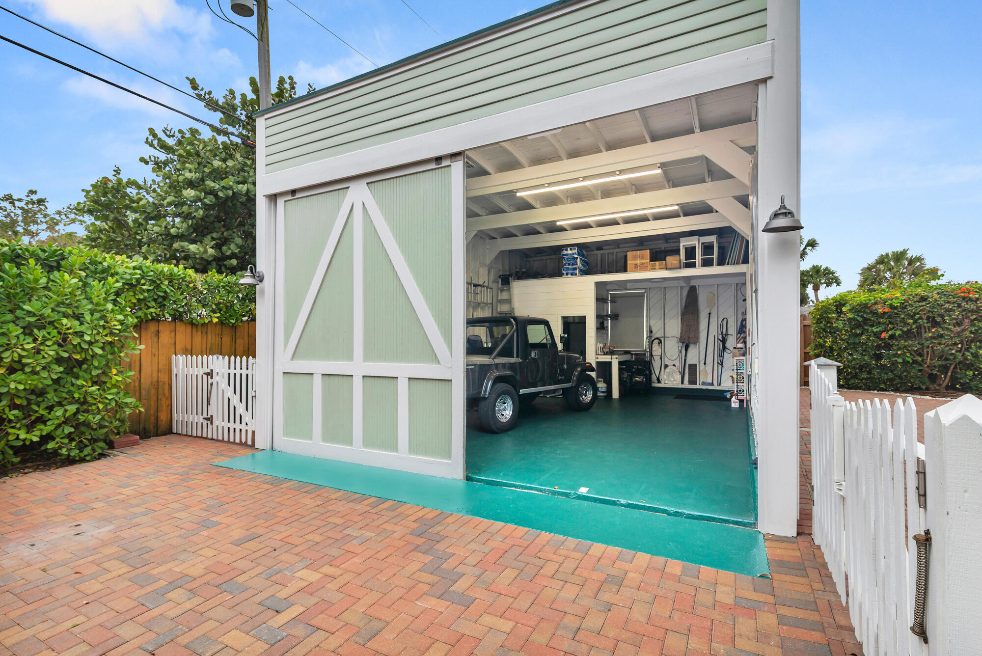 800 Kanuga West Palm Beach, FL 33401