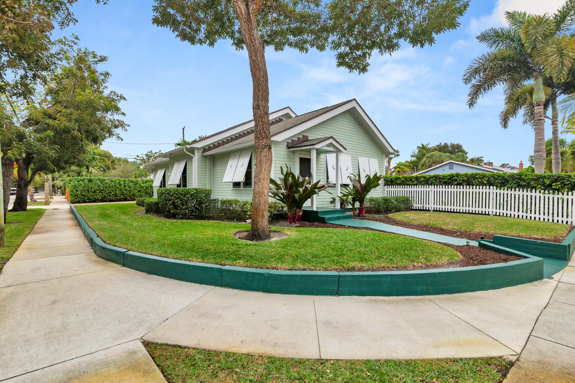 800 Kanuga West Palm Beach, FL 33401
