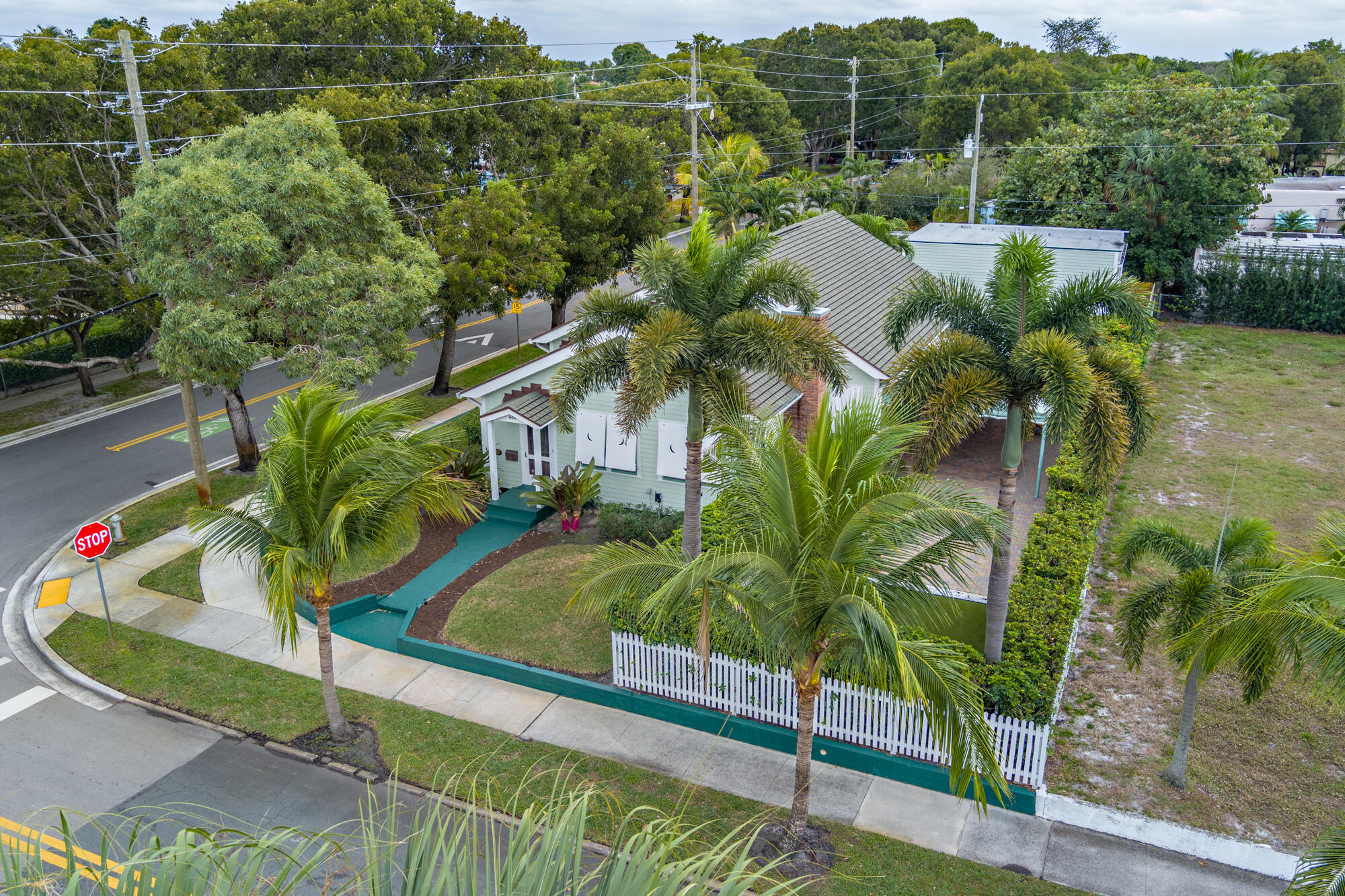 800 Kanuga West Palm Beach, FL 33401