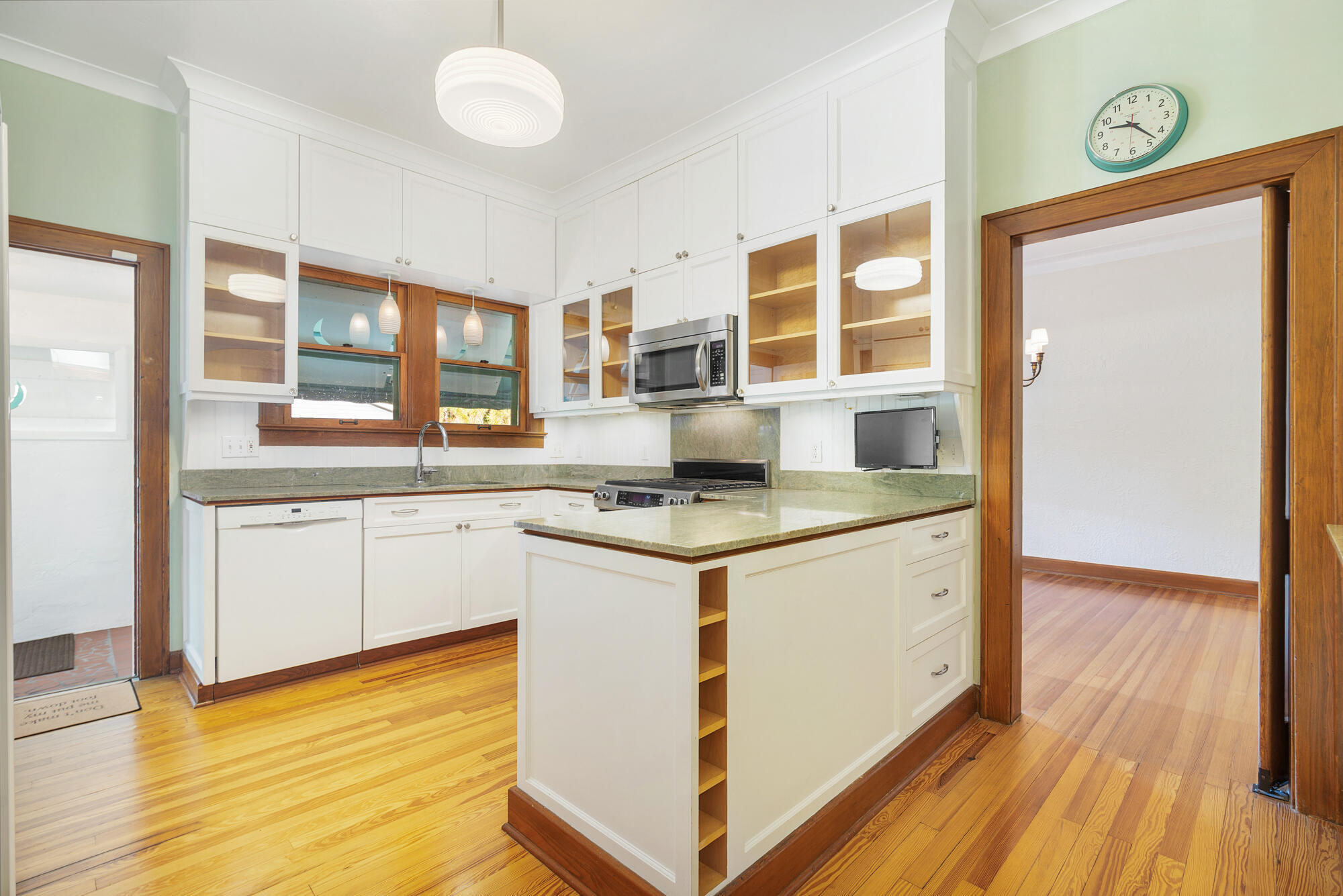800 Kanuga West Palm Beach, FL 33401