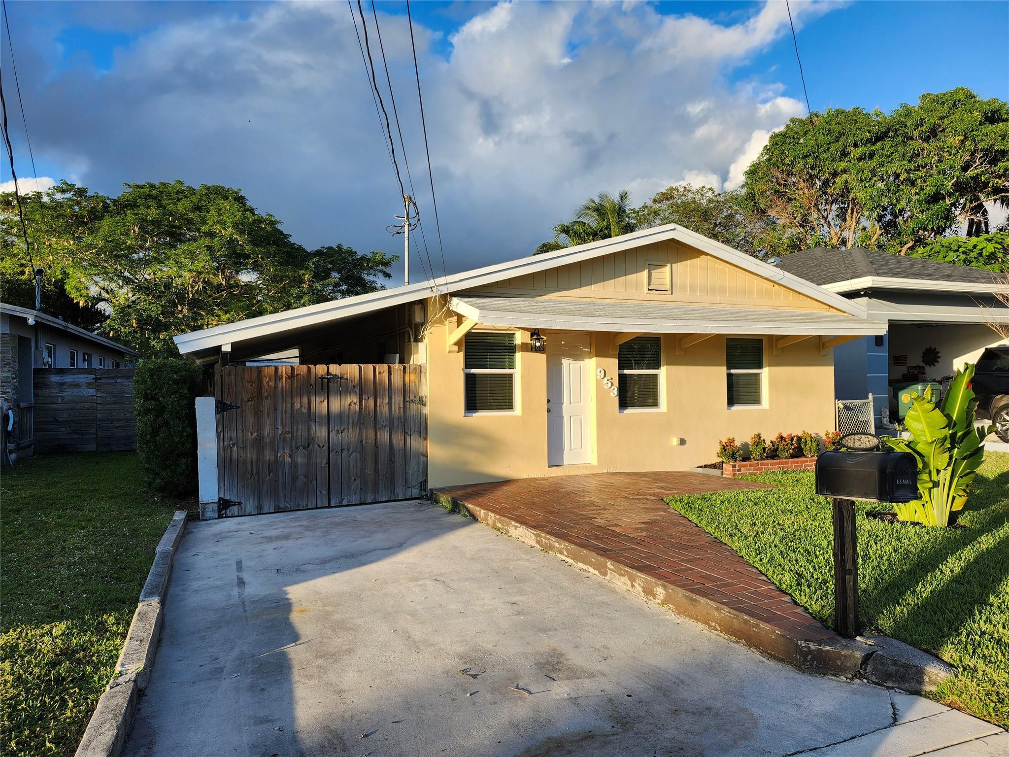 953 NE 34th