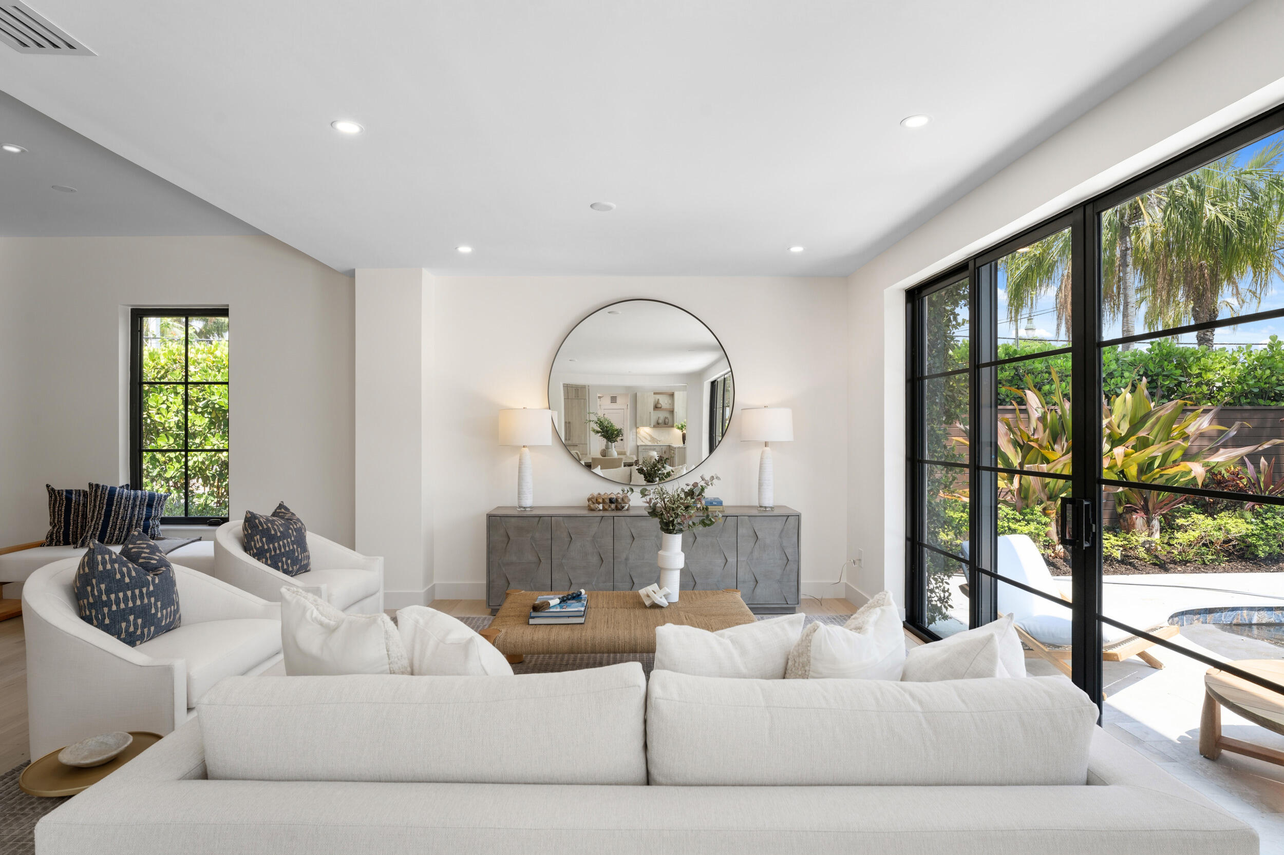 257 E Lakewood West Palm Beach, FL 33405