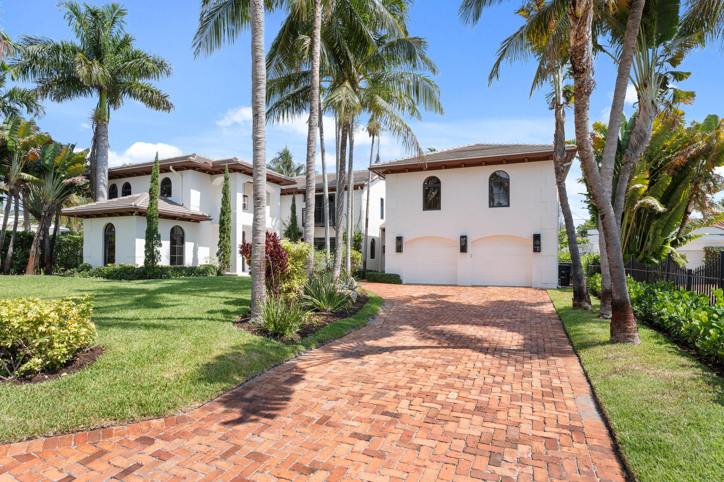 257 E Lakewood West Palm Beach, FL 33405