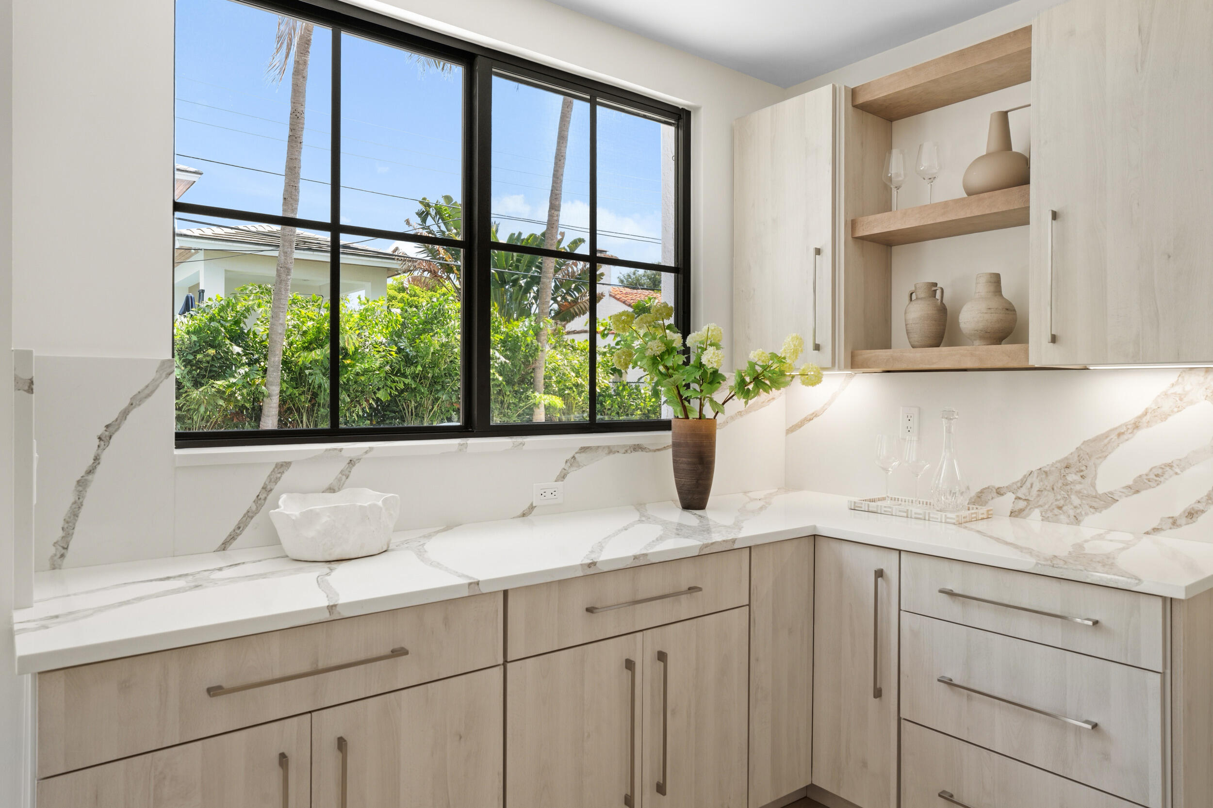 257 E Lakewood West Palm Beach, FL 33405