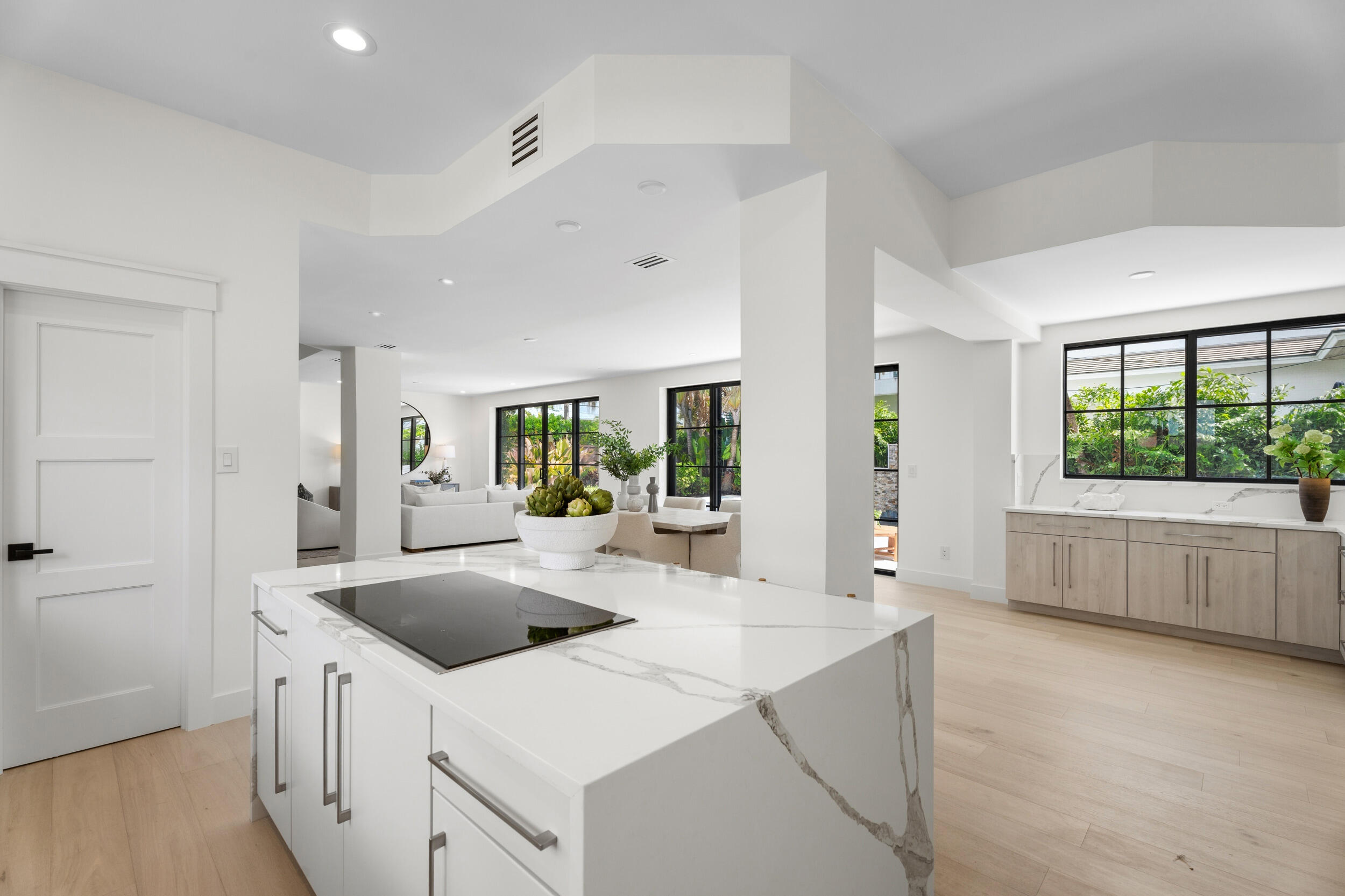 257 E Lakewood West Palm Beach, FL 33405