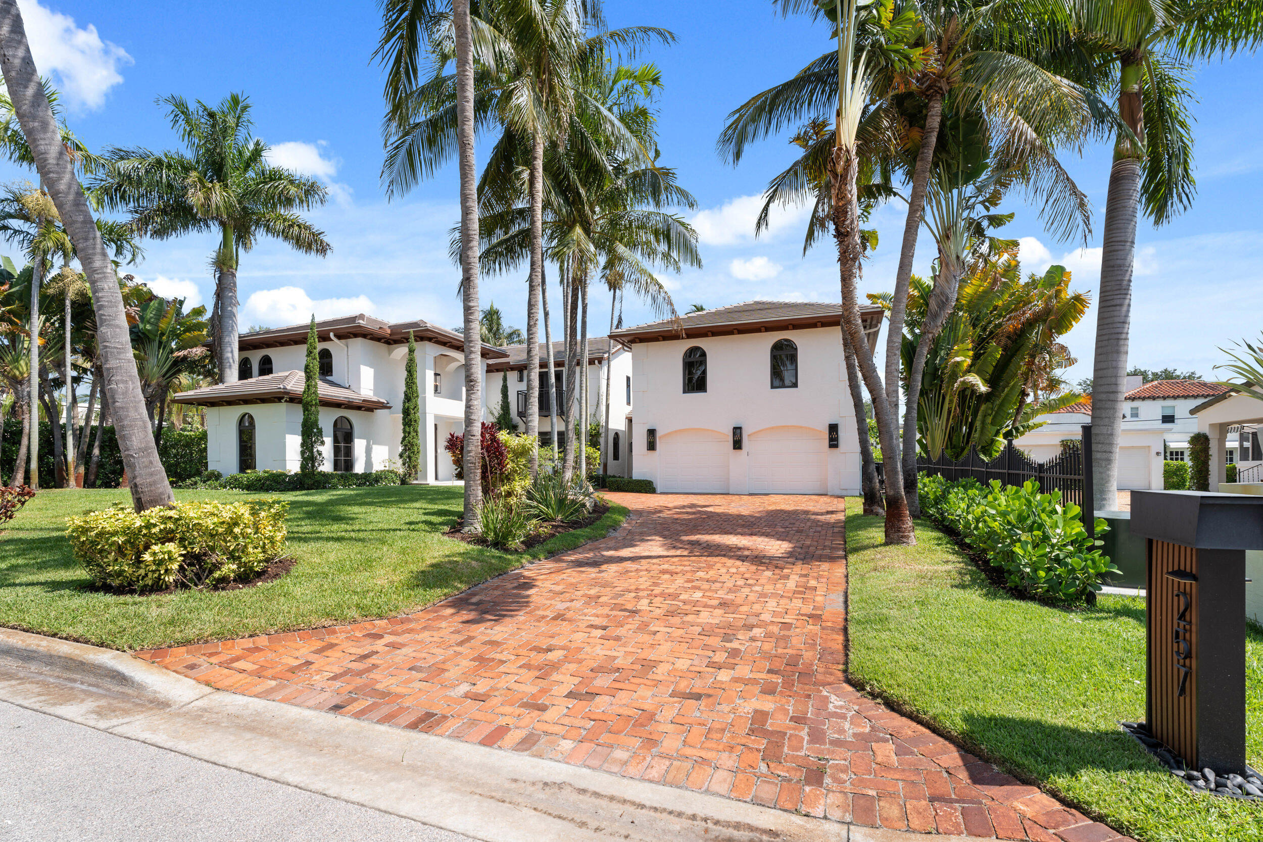 257 E Lakewood West Palm Beach, FL 33405