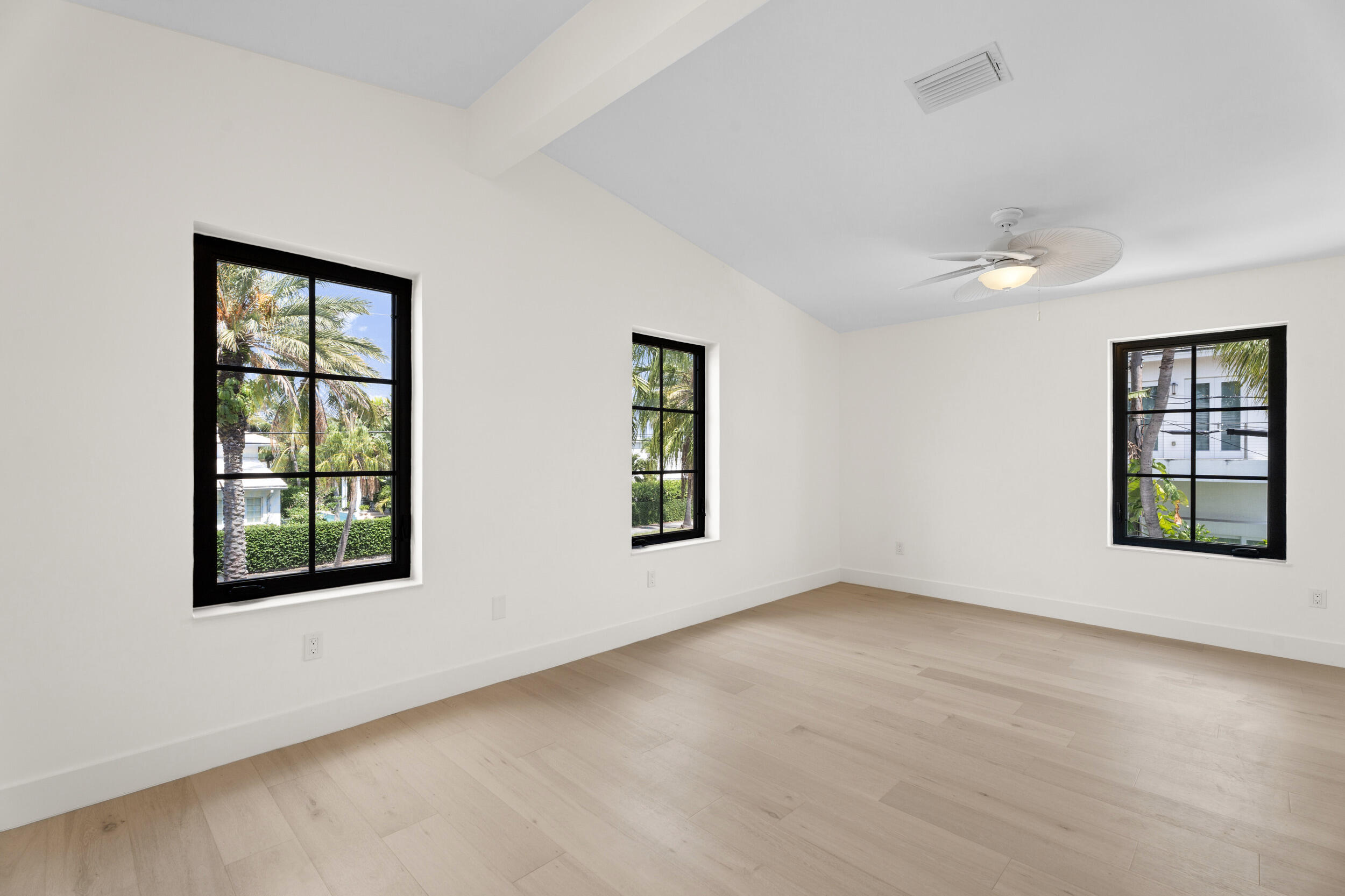 257 E Lakewood West Palm Beach, FL 33405