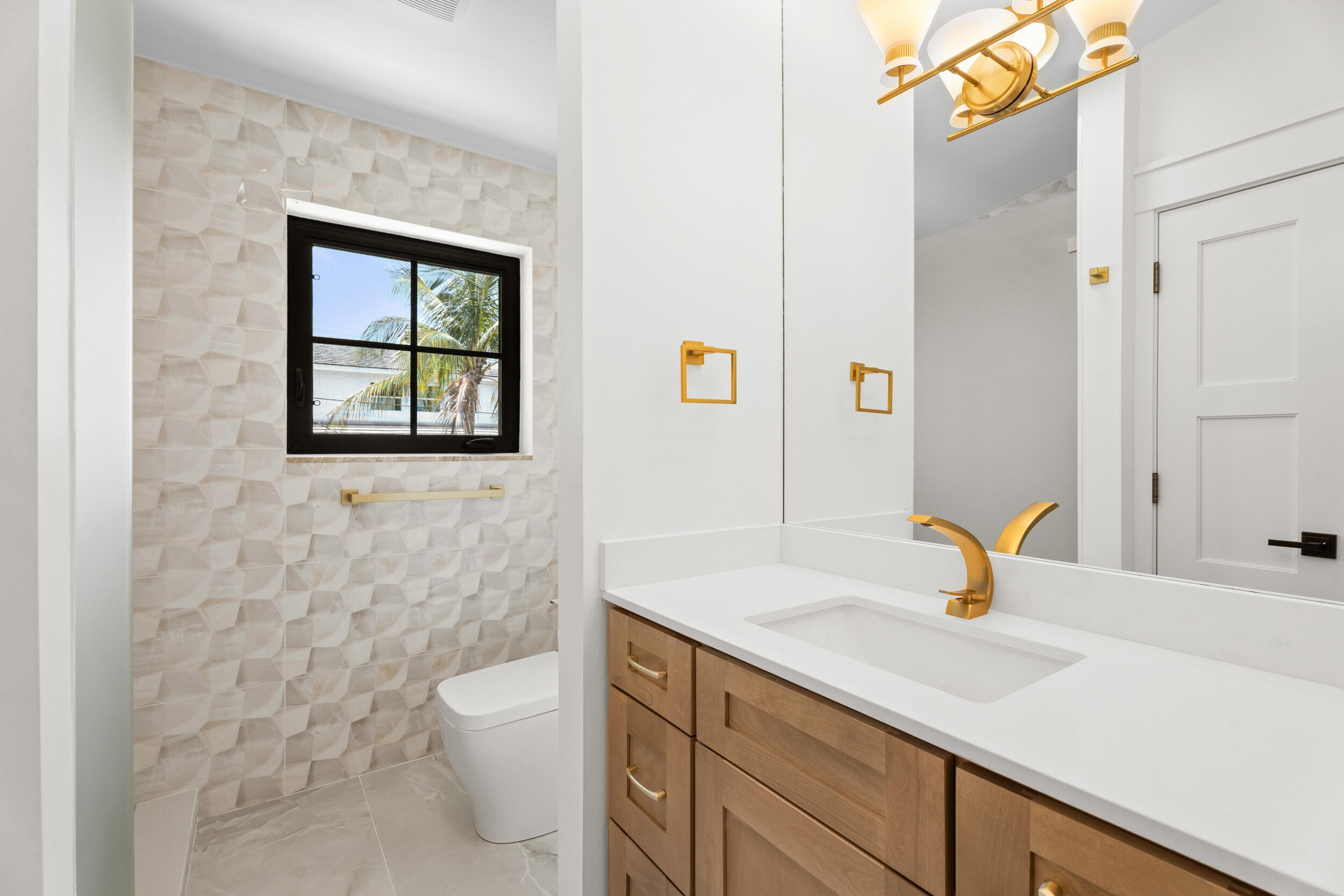 257 E Lakewood West Palm Beach, FL 33405