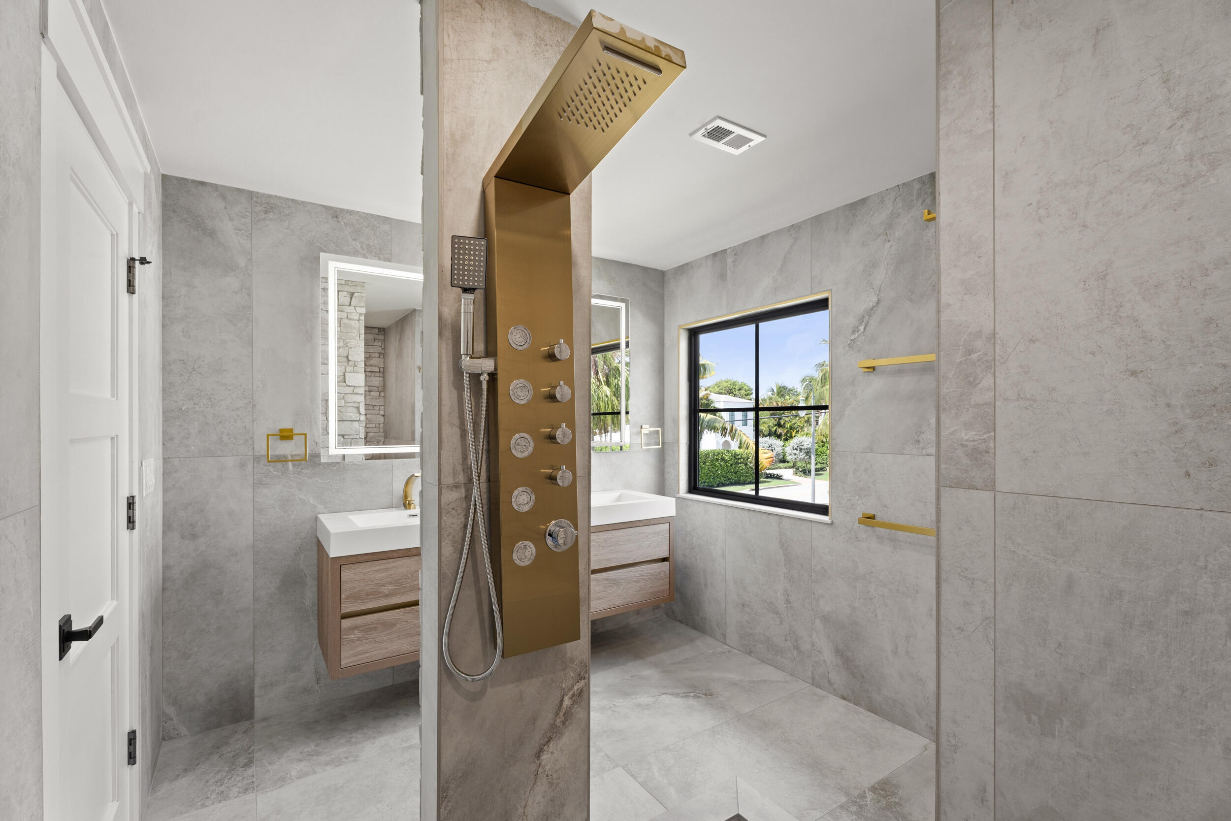 257 E Lakewood West Palm Beach, FL 33405