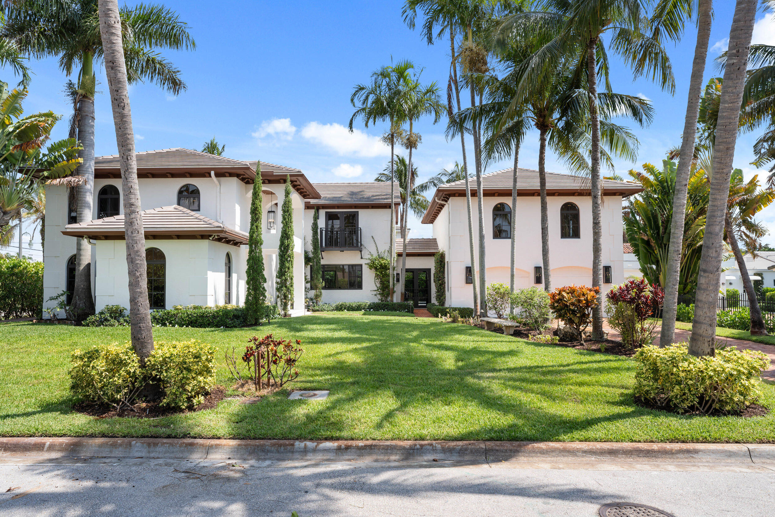 257 E Lakewood West Palm Beach, FL 33405